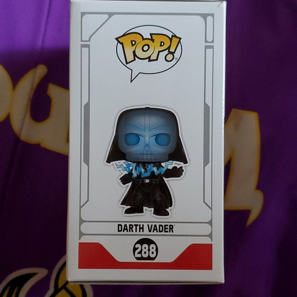 Glow in the dark Darth Vader Funko pop - Picture 4 of 6